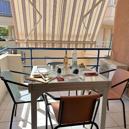 Apartment Cosy A Port Frejus: Climatise, Proche Plage, Commerces Et Garage - 4 Couchages - Fr-1-226a-176 *